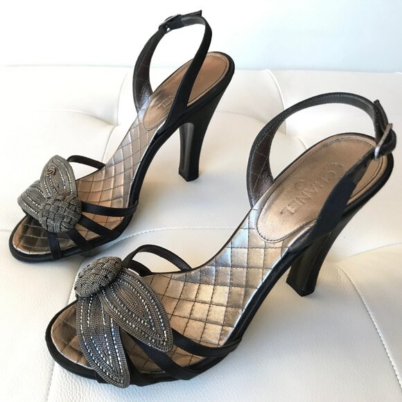 CHANEL BLACK SATIN SLINGBACKS CC LOGO CAMELLIA PETALS 38.5 CHAIN STRASS WEDDING - Picture 3 of 16